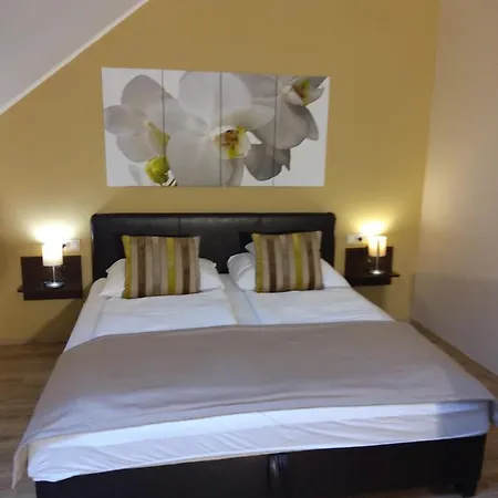Gelleny Lux Apartment *